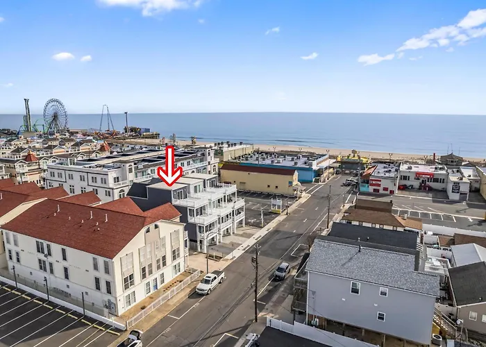 Beach House Steps Away From The Boardwalk And Beach With Ocean Views In Seaside Heights!