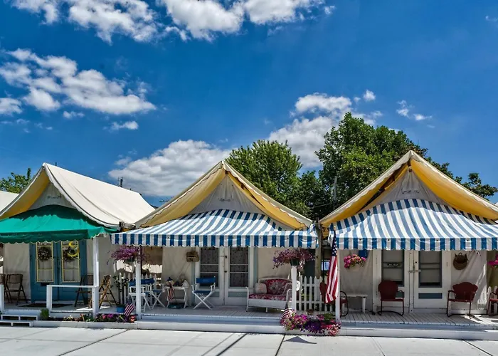 3Br Beautiful Remodeled Victorian W/ Beach Locker